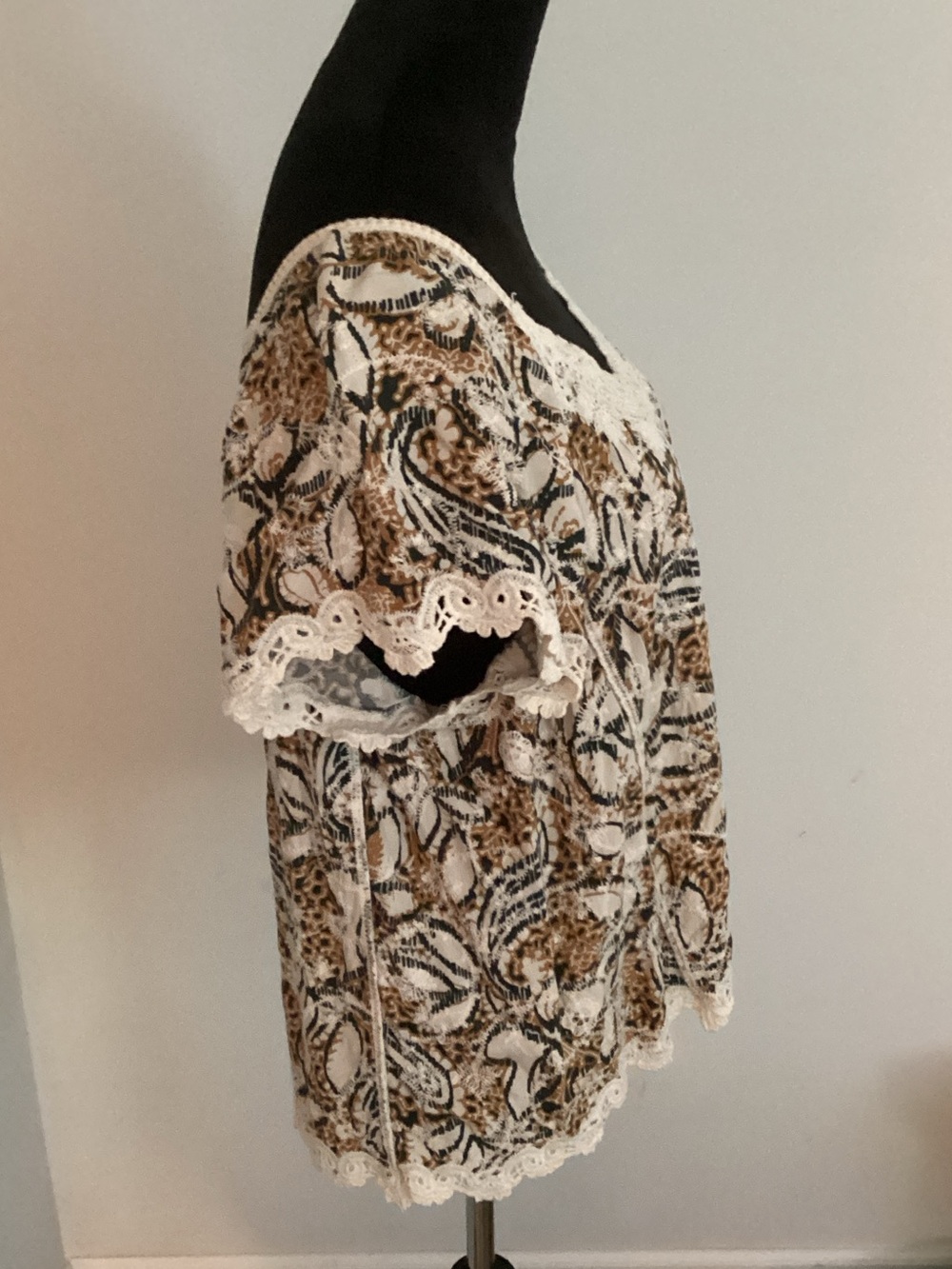 EUC Democracy Crochet-Trim Embroidered Blouse - Picture 3 of 6